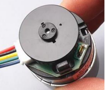 歐姆龍傳感器告訴您如何精準(zhǔn)的測算出電機(jī)的轉(zhuǎn)速？